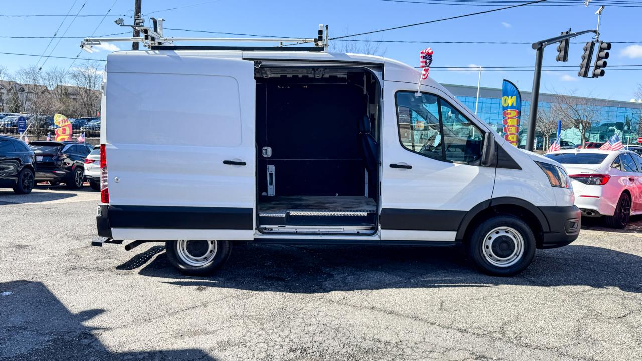 Ford Transit Cargo Van T-250 130" Med Rf 9070 GVWR RWD 2021