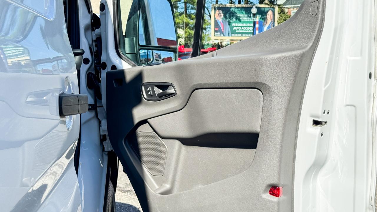 Ford Transit Cargo Van T-250 130" Med Rf 9070 GVWR RWD 2021