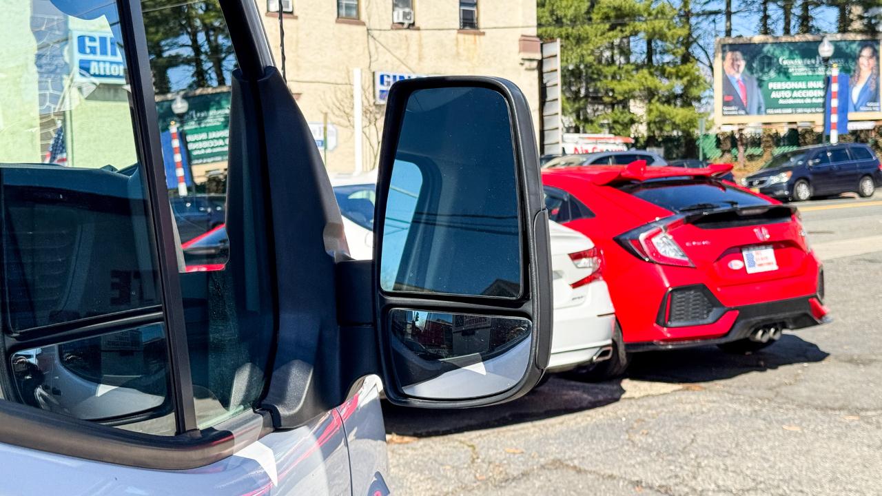 Ford Transit Cargo Van T-250 130" Med Rf 9070 GVWR RWD 2021