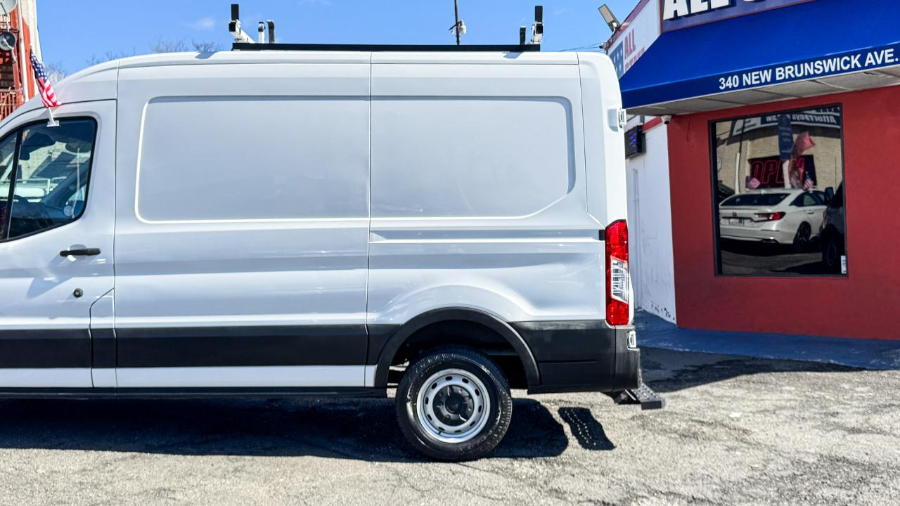 Ford Transit Cargo Van T-250 130" Med Rf 9070 GVWR RWD 2021