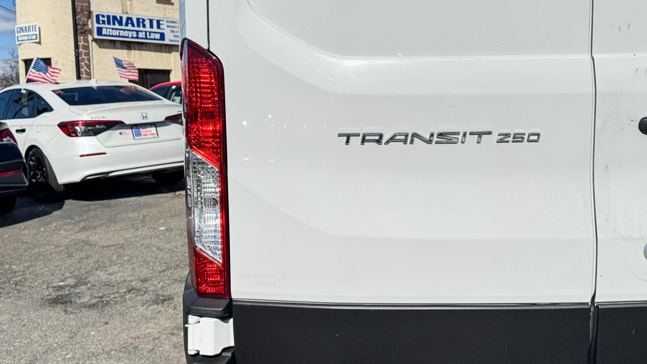 Ford Transit Cargo Van T-250 130" Med Rf 9070 GVWR RWD 2021