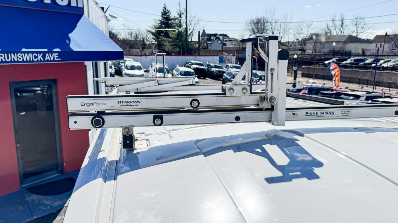 Ford Transit Cargo Van T-250 130" Med Rf 9070 GVWR RWD 2021