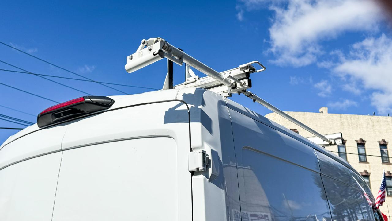 Ford Transit Cargo Van T-250 130" Med Rf 9070 GVWR RWD 2021