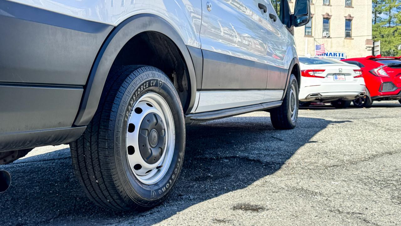 Ford Transit Cargo Van T-250 130" Med Rf 9070 GVWR RWD 2021