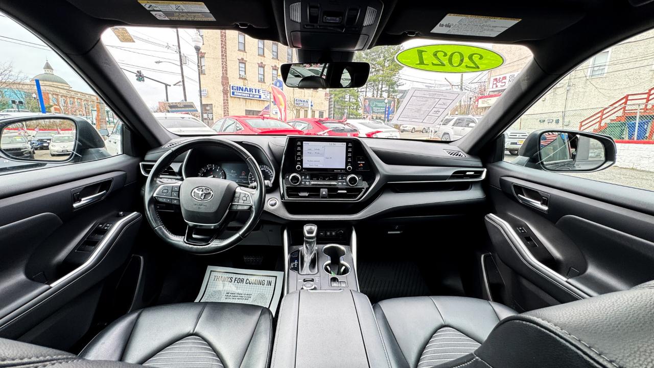 Toyota Highlander XSE AWD (Natl) 2021