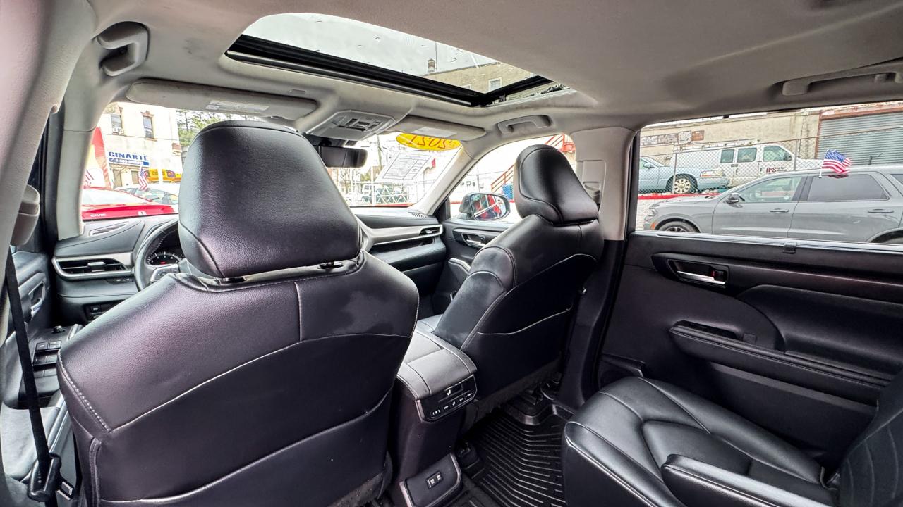 Toyota Highlander XLE FWD (Natl) 2021