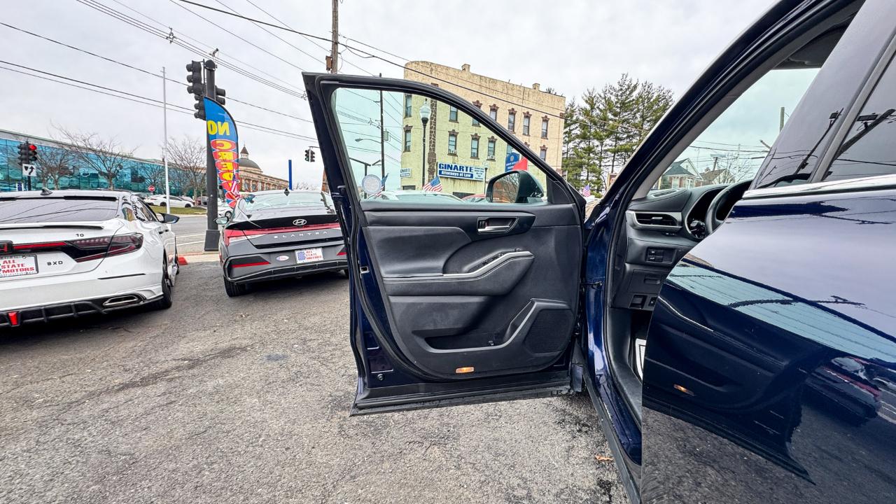 Toyota Highlander XLE FWD (Natl) 2021