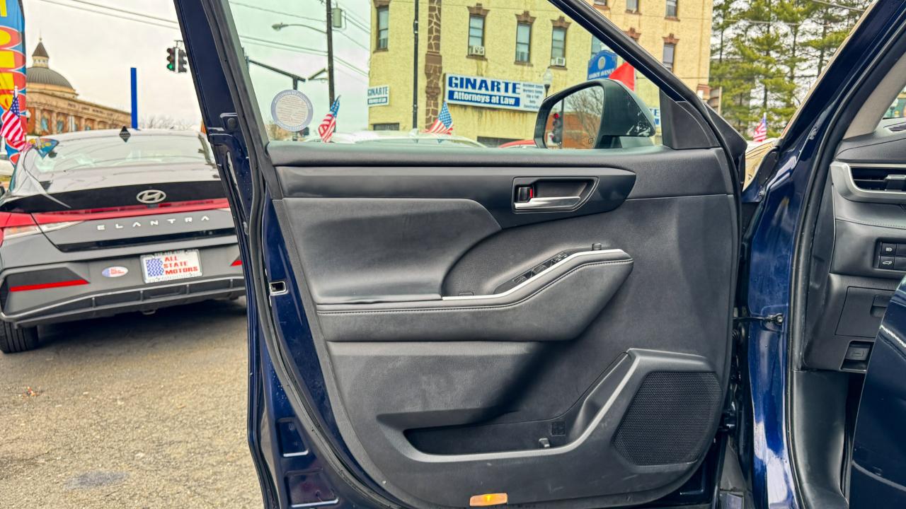 Toyota Highlander XLE FWD (Natl) 2021