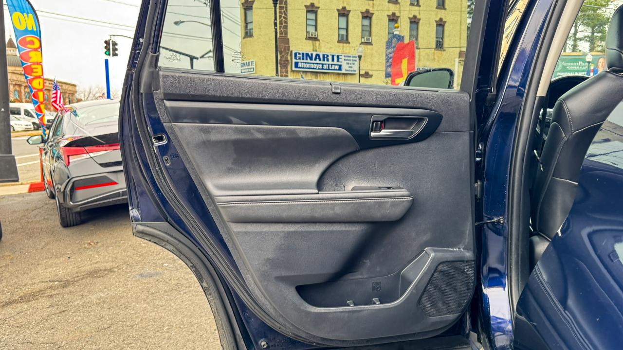 Toyota Highlander XLE FWD (Natl) 2021