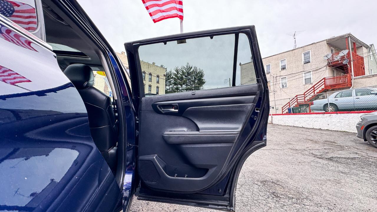 Toyota Highlander XLE FWD (Natl) 2021