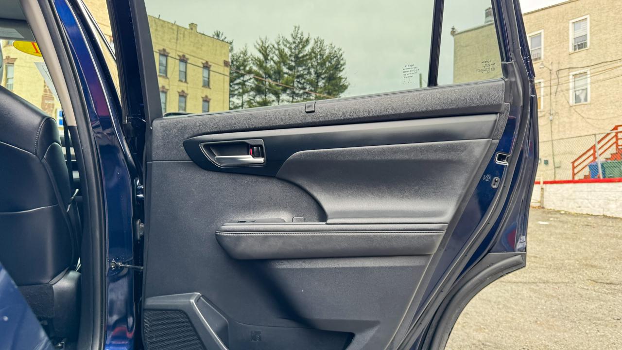 Toyota Highlander XLE FWD (Natl) 2021