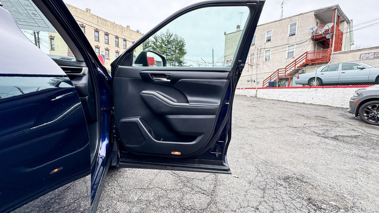 Toyota Highlander XLE FWD (Natl) 2021