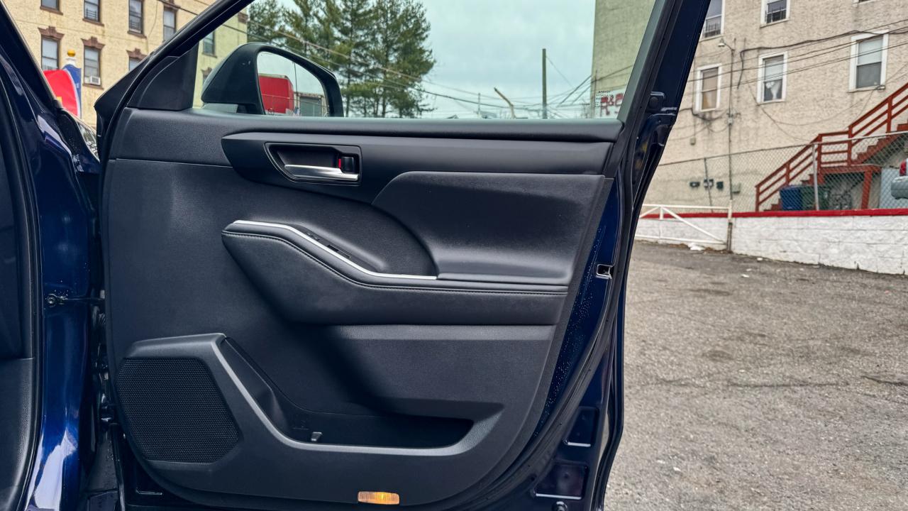 Toyota Highlander XLE FWD (Natl) 2021