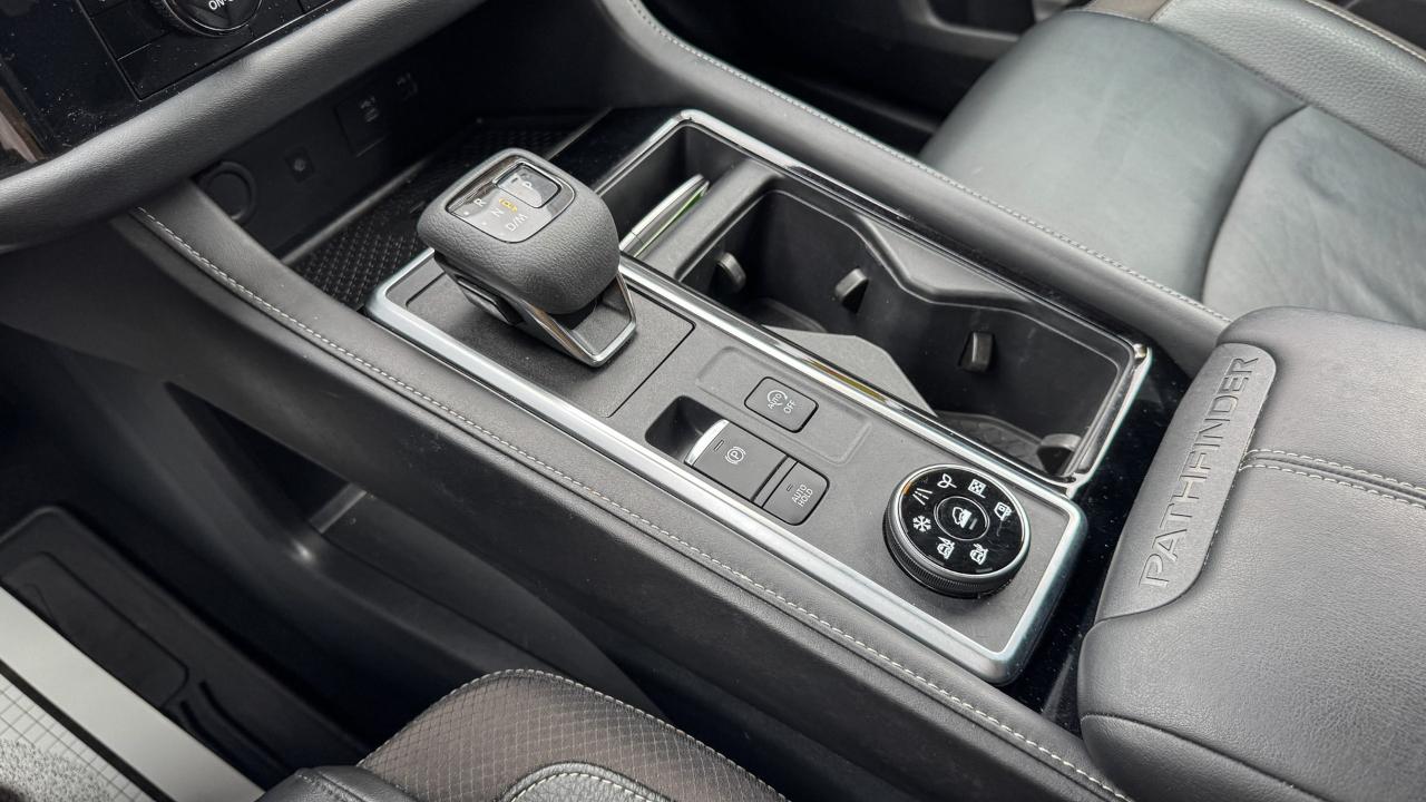 Nissan Pathfinder SL 4WD 2023