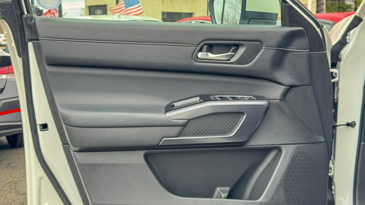 Nissan Pathfinder SL 4WD 2023