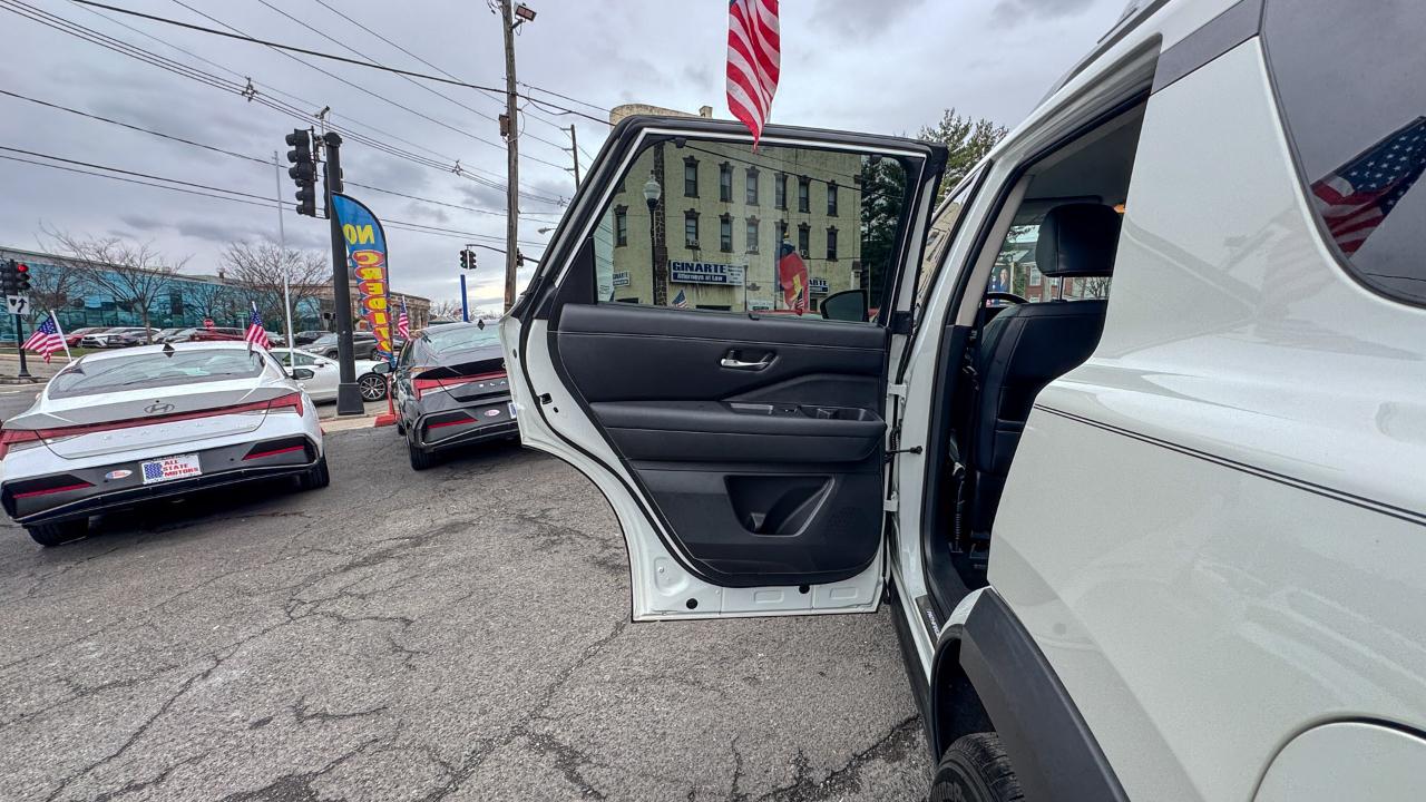 Nissan Pathfinder SL 4WD 2023