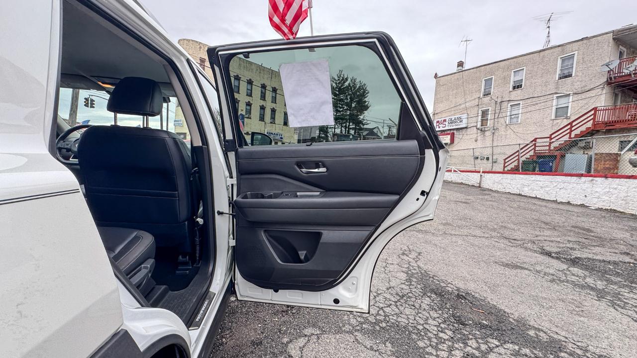 Nissan Pathfinder SL 4WD 2023