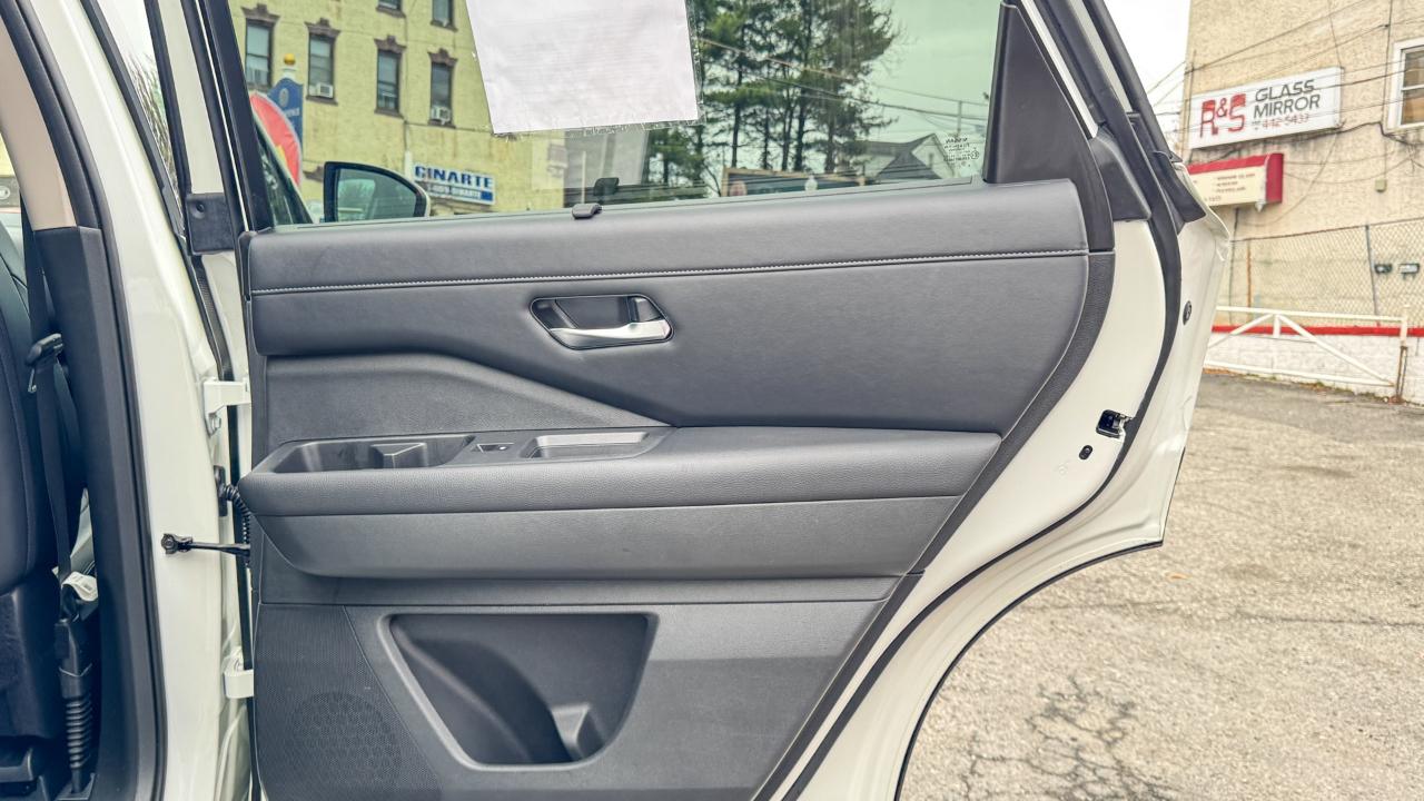 Nissan Pathfinder SL 4WD 2023