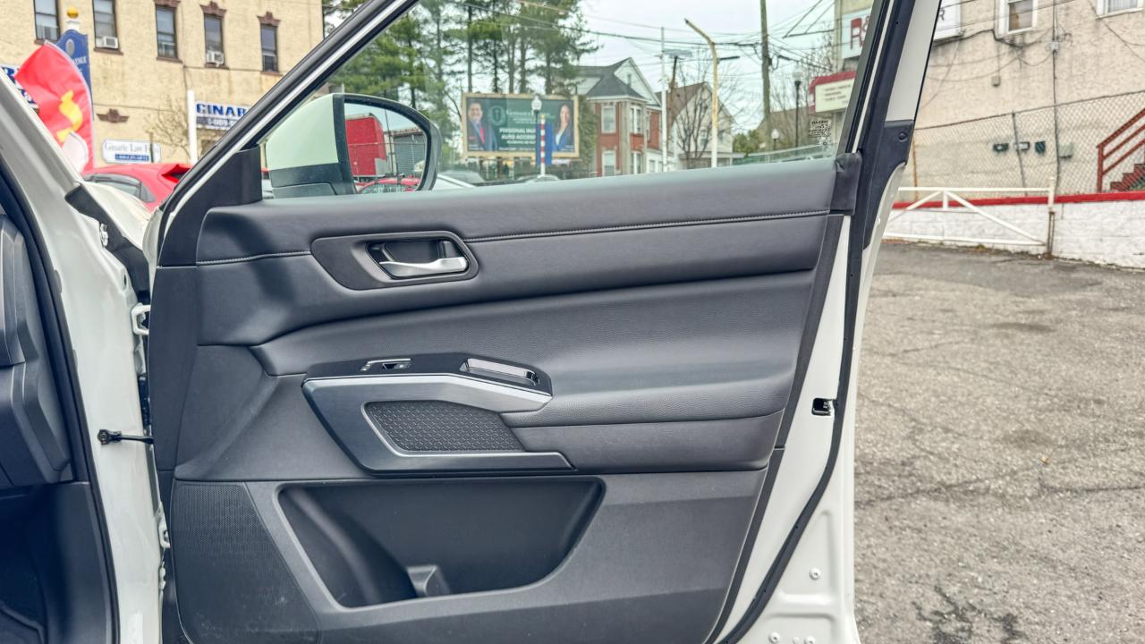 Nissan Pathfinder SL 4WD 2023