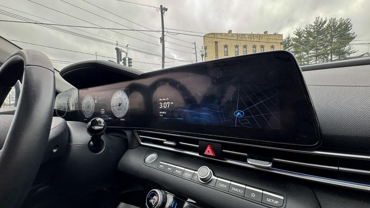 Hyundai Elantra Limited IVT 2024