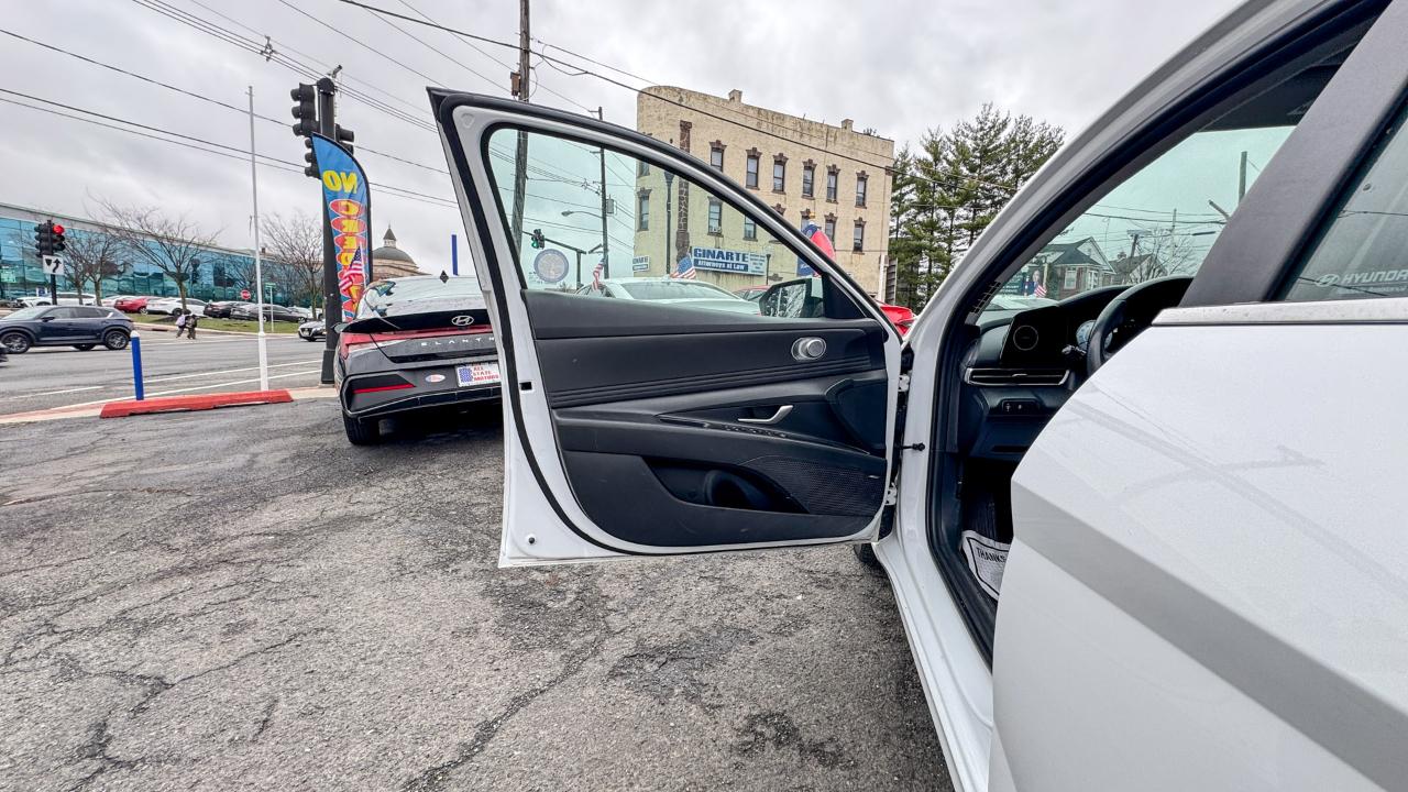 Hyundai Elantra Limited IVT 2024