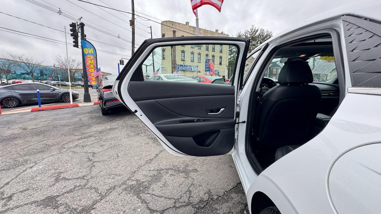 Hyundai Elantra Limited IVT 2024