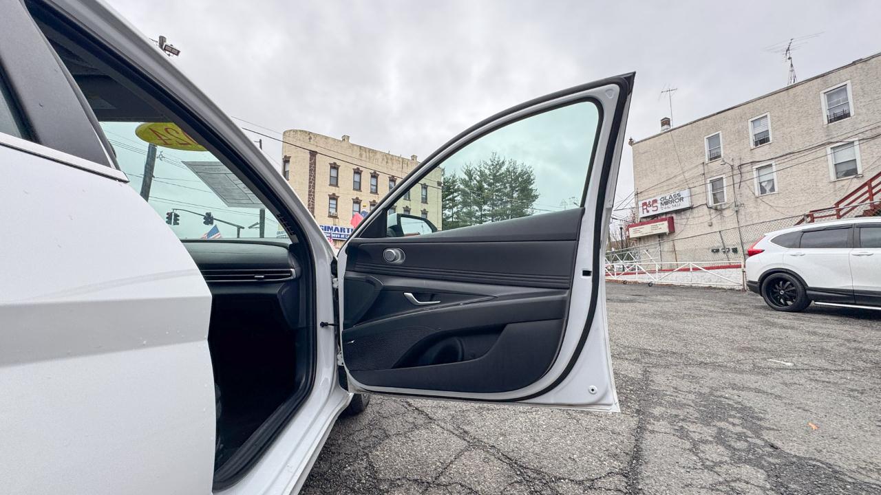 Hyundai Elantra Limited IVT 2024