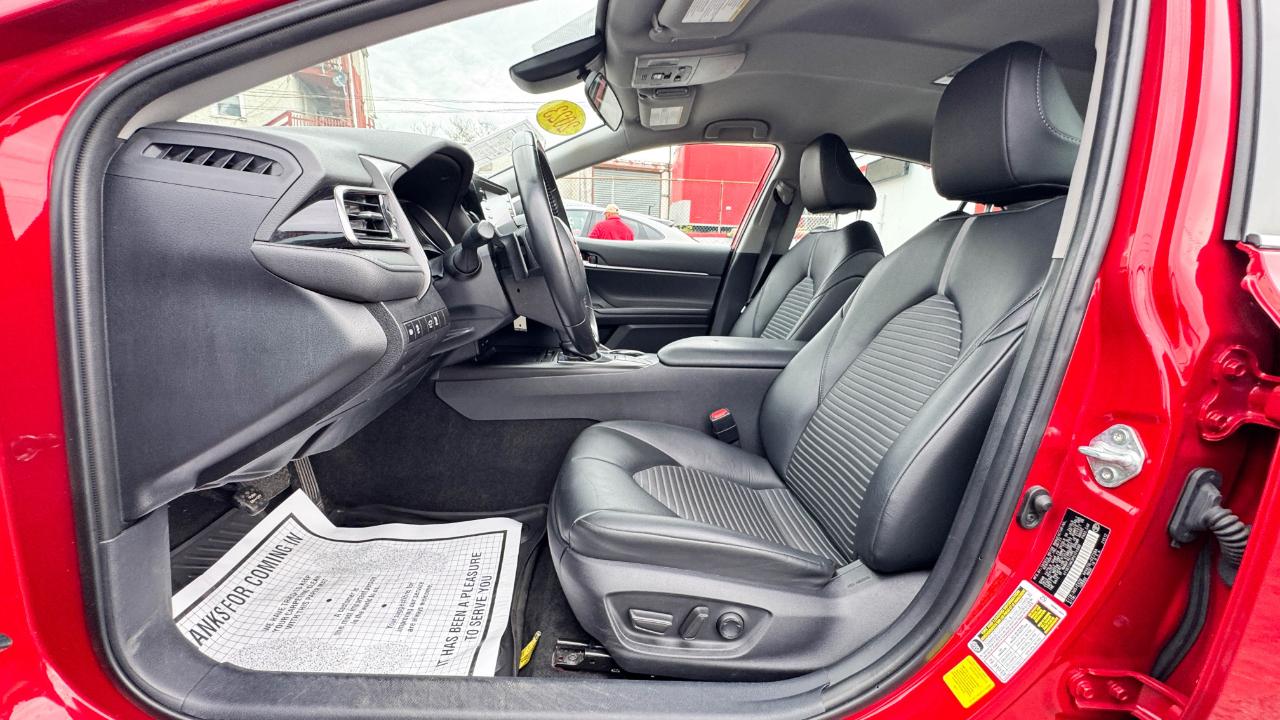 Toyota Camry SE Auto (Natl) 2023