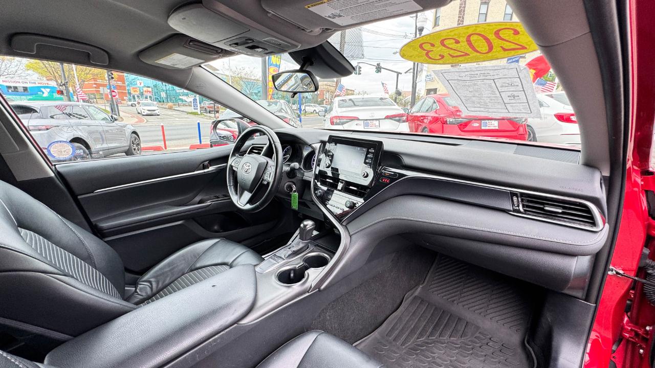 Toyota Camry SE Auto (Natl) 2023