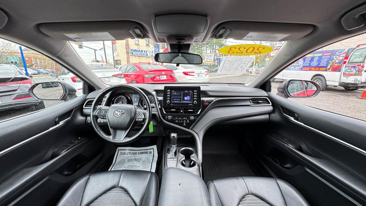 Toyota Camry SE Auto (Natl) 2023
