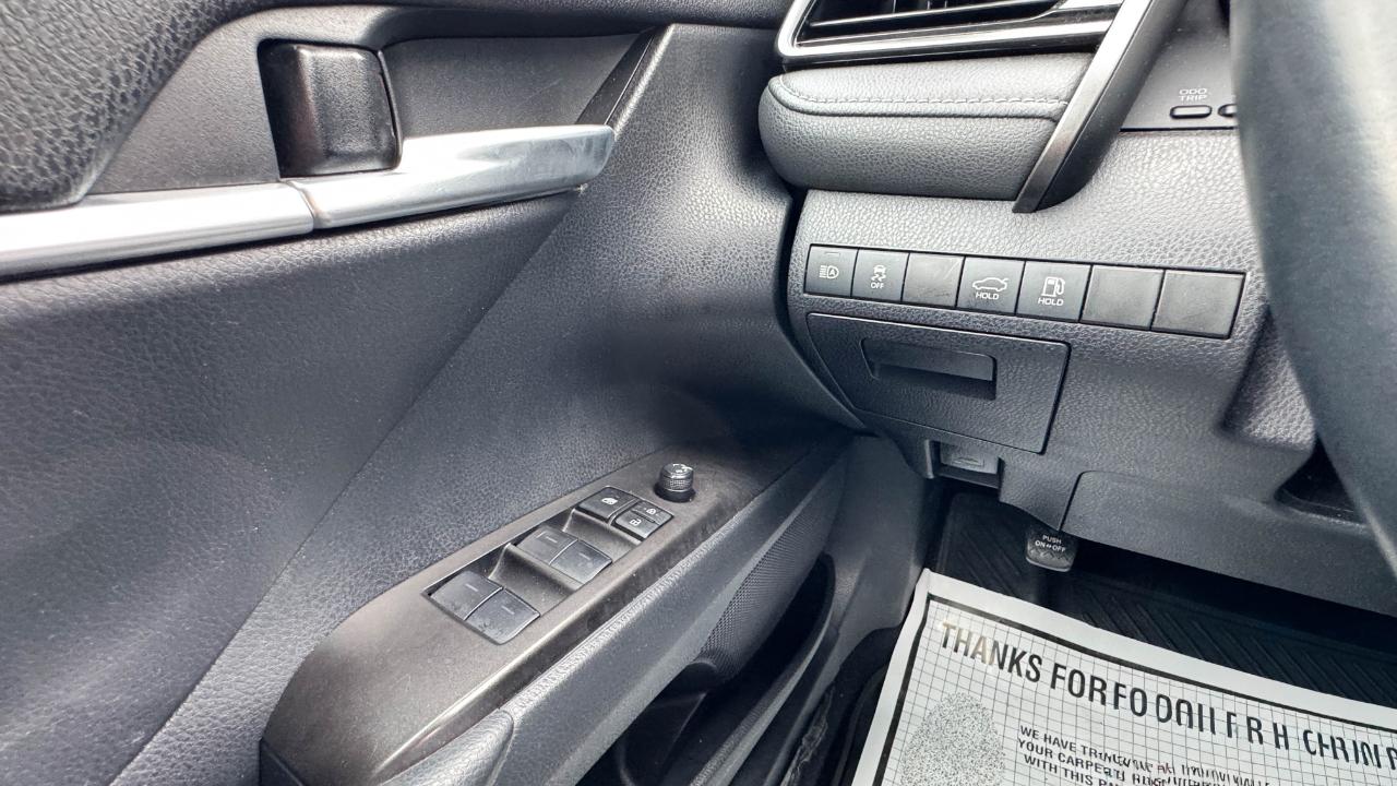 Toyota Camry SE Auto (Natl) 2023