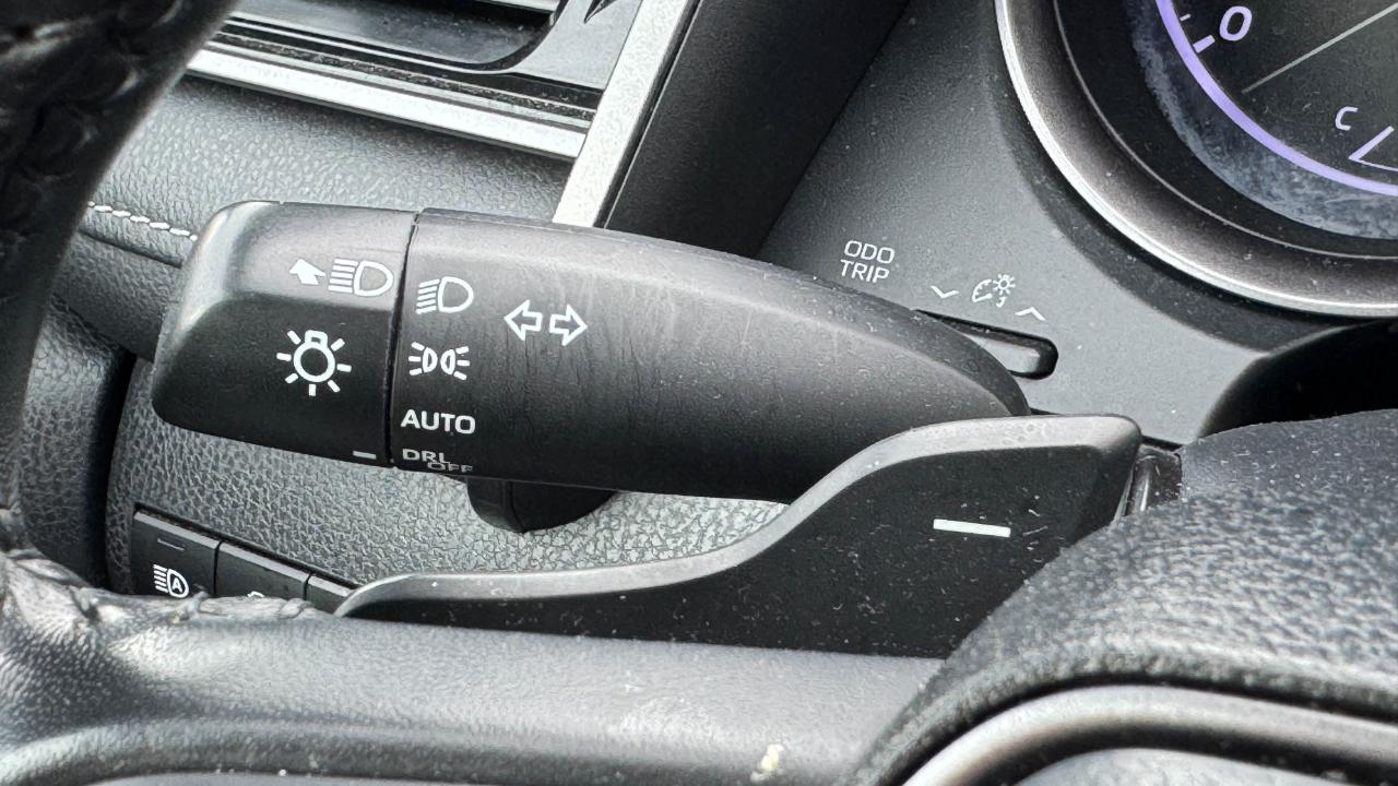 Toyota Camry SE Auto (Natl) 2023