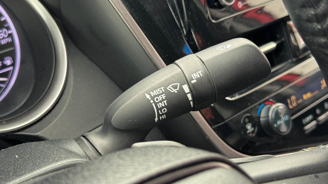 Toyota Camry SE Auto (Natl) 2023