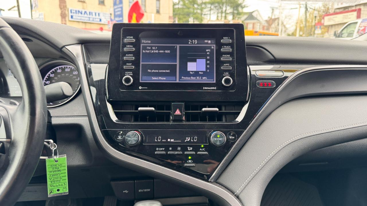 Toyota Camry SE Auto (Natl) 2023