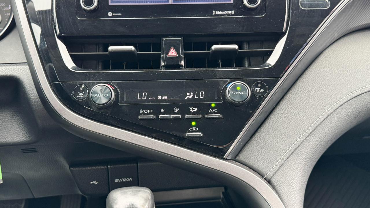 Toyota Camry SE Auto (Natl) 2023