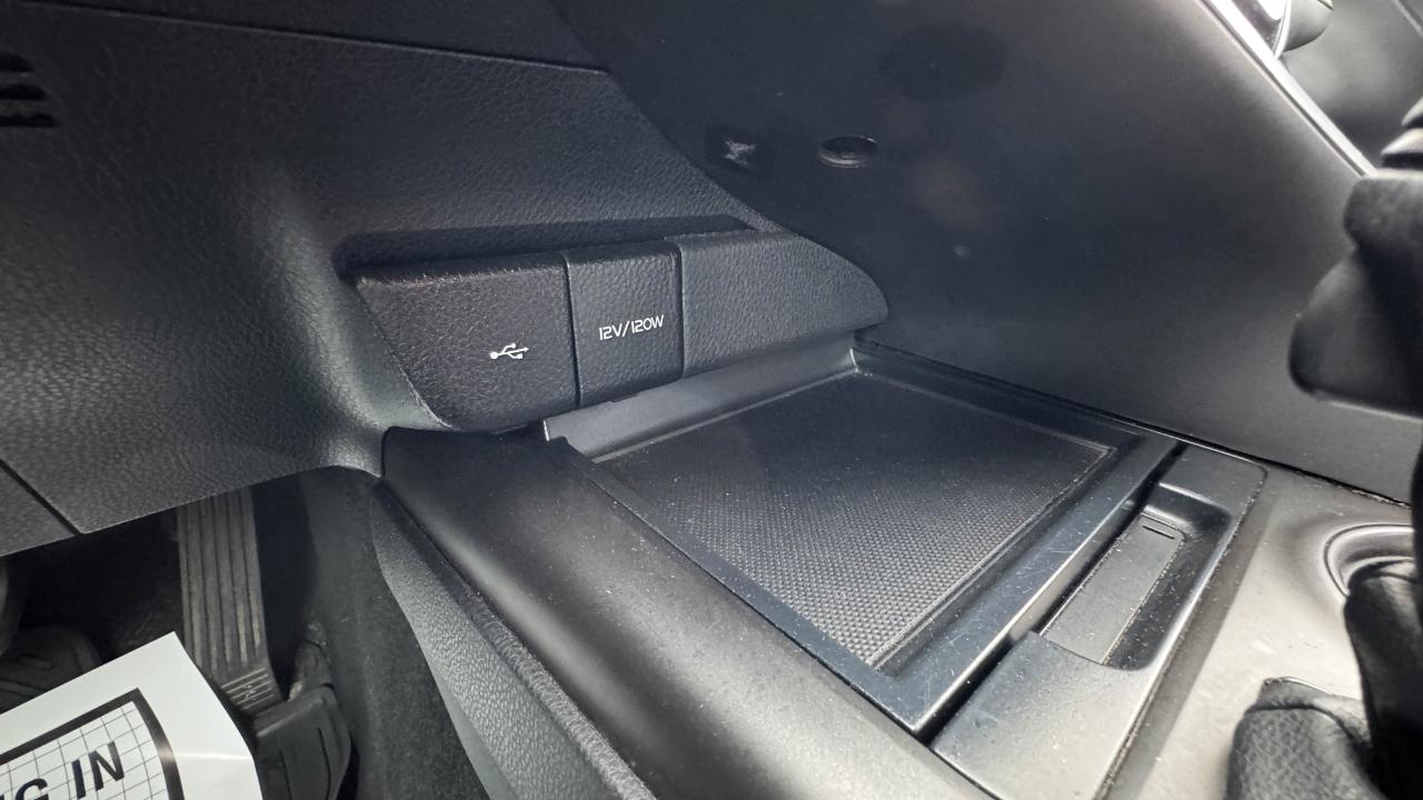 Toyota Camry SE Auto (Natl) 2023