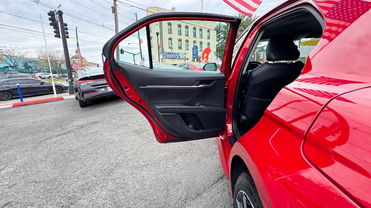 Toyota Camry SE Auto (Natl) 2023