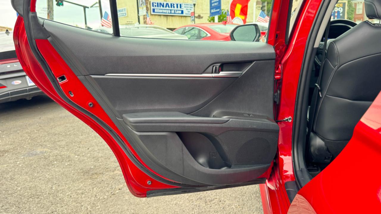 Toyota Camry SE Auto (Natl) 2023