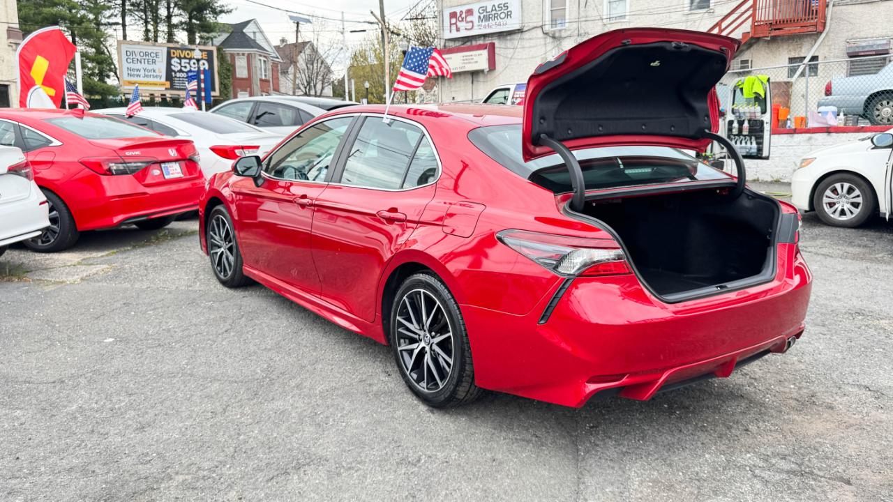 Toyota Camry SE Auto (Natl) 2023