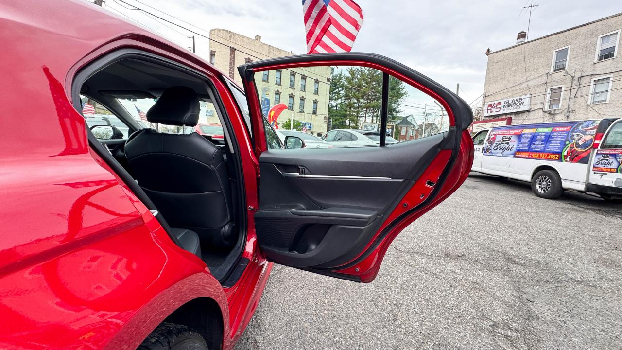 Toyota Camry SE Auto (Natl) 2023