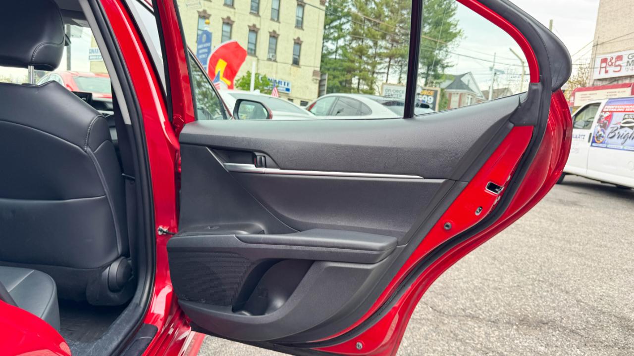 Toyota Camry SE Auto (Natl) 2023