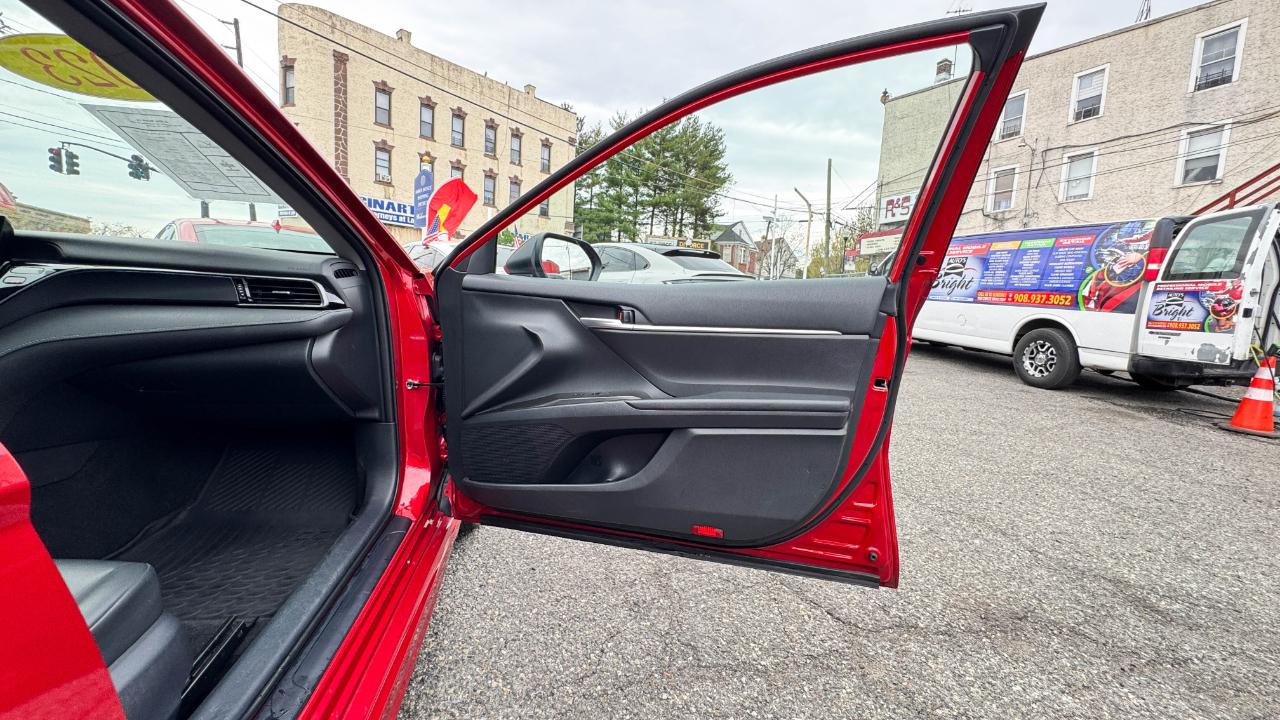 Toyota Camry SE Auto (Natl) 2023