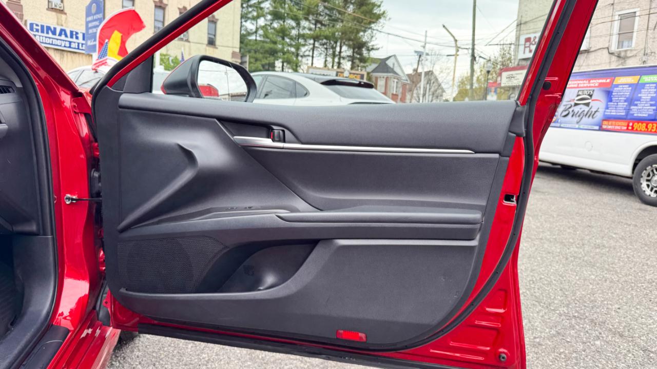 Toyota Camry SE Auto (Natl) 2023