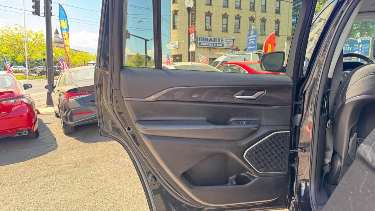 Jeep Grand Cherokee L Laredo 4x4 2021