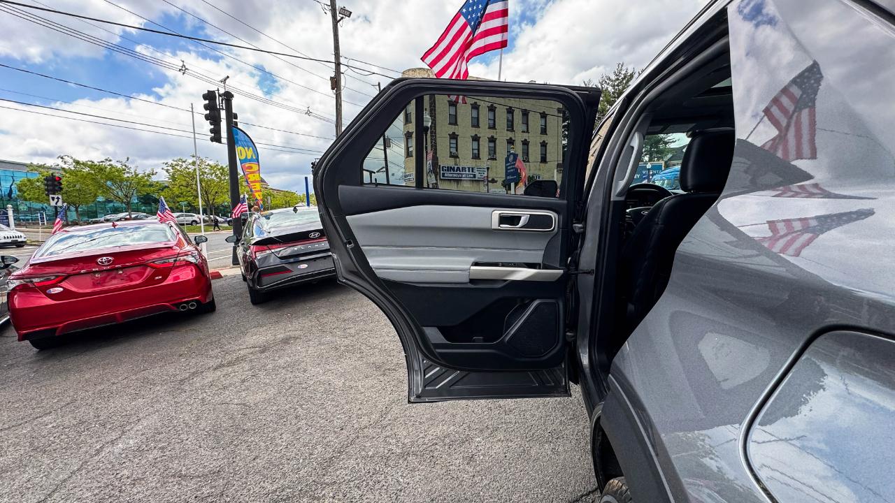 Ford Explorer XLT 4WD 2023