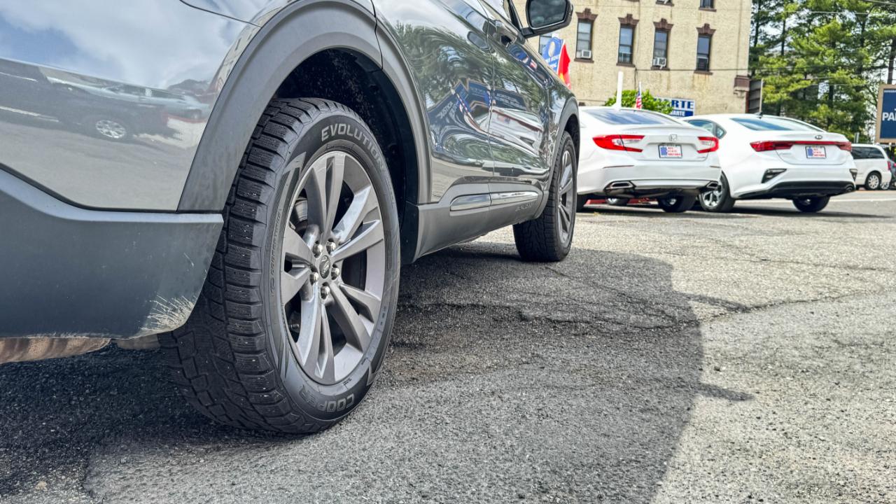 Ford Explorer XLT 4WD 2023