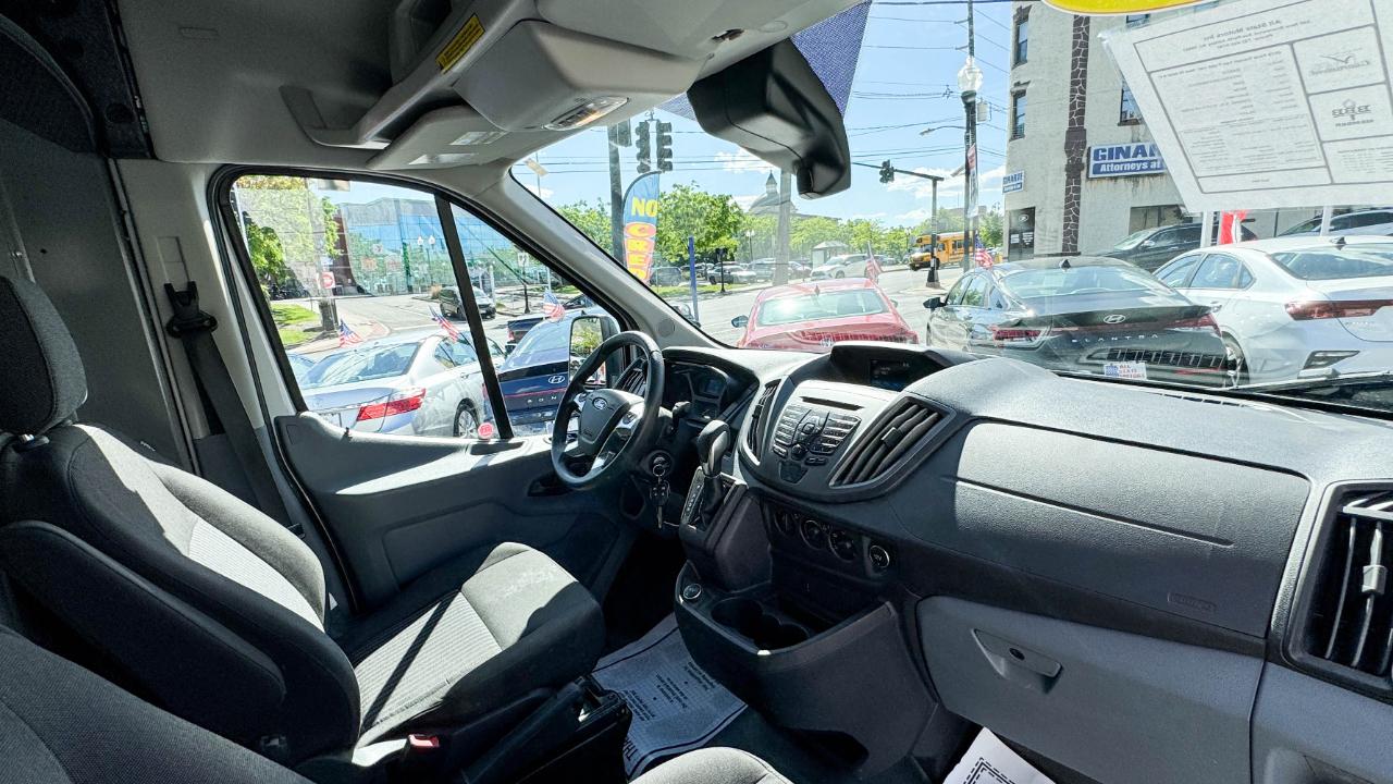 Ford Transit Van T-250 148" Med Rf 9000 GVWR Sliding RH Dr 2019