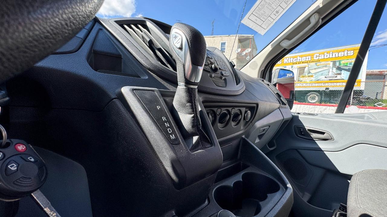 Ford Transit Van T-250 148" Med Rf 9000 GVWR Sliding RH Dr 2019