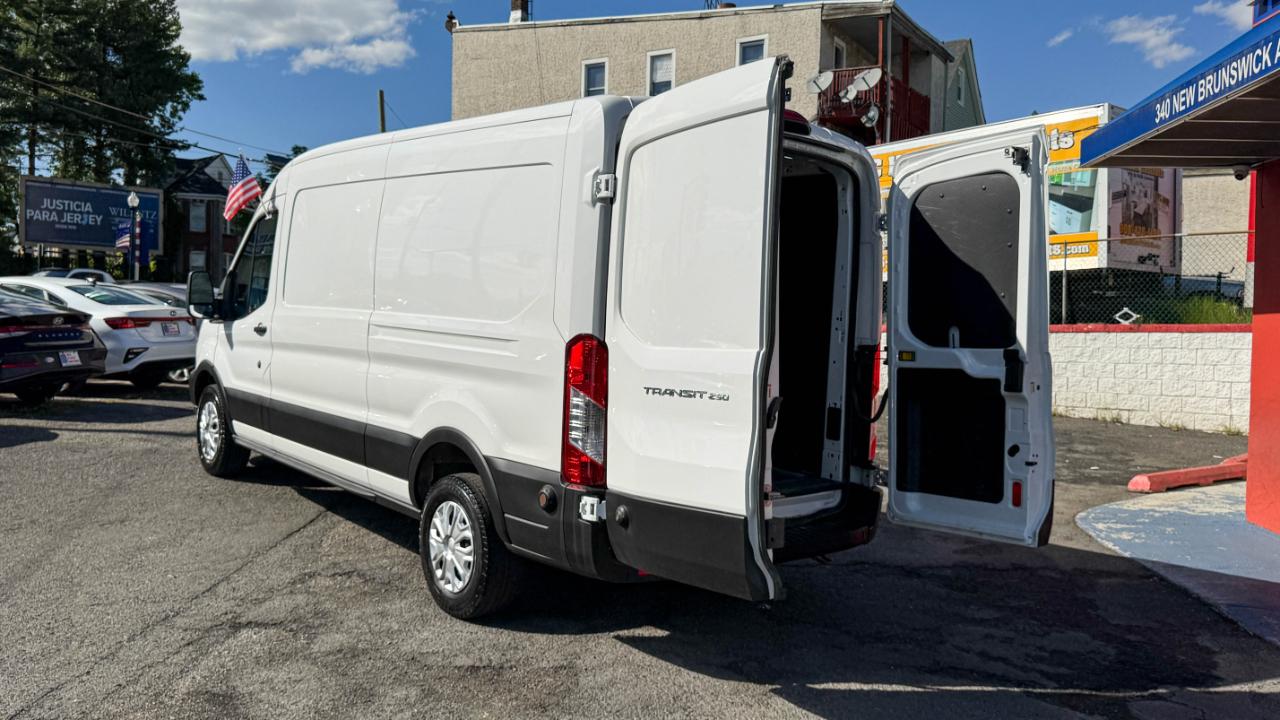 Ford Transit Van T-250 148" Med Rf 9000 GVWR Sliding RH Dr 2019