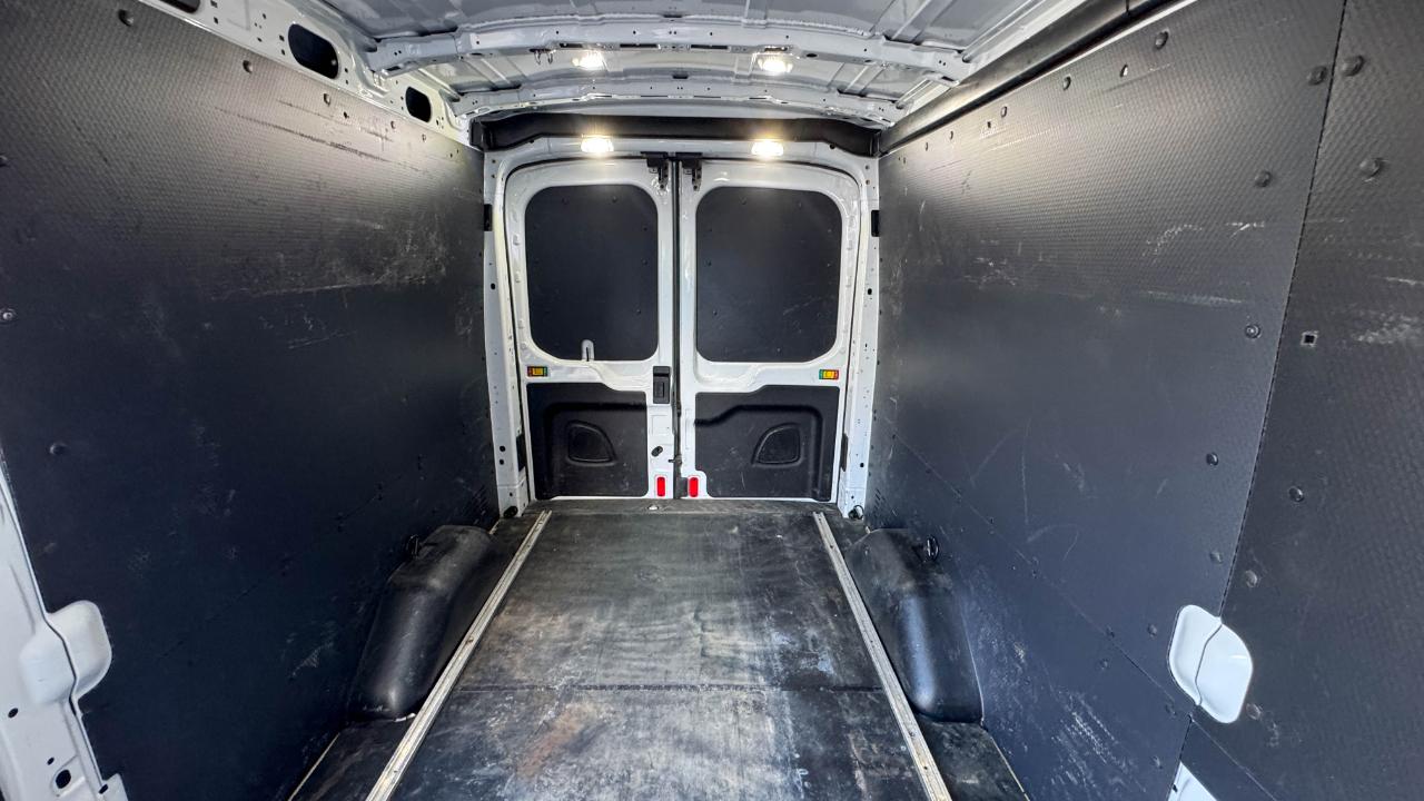 Ford Transit Van T-250 148" Med Rf 9000 GVWR Sliding RH Dr 2019